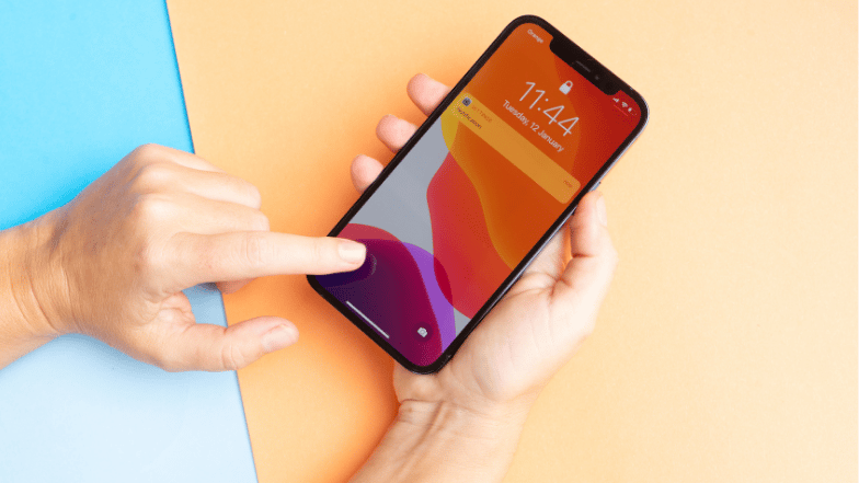 iPhoneを海外で使う方法とは？設定方法と高額請求を防ぐコツを解説